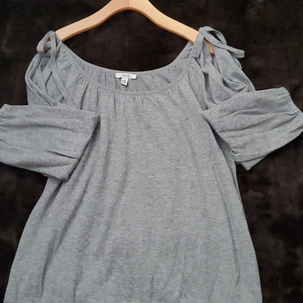 Cache Cold Shoulder Sweater - Picture 3 of 7
